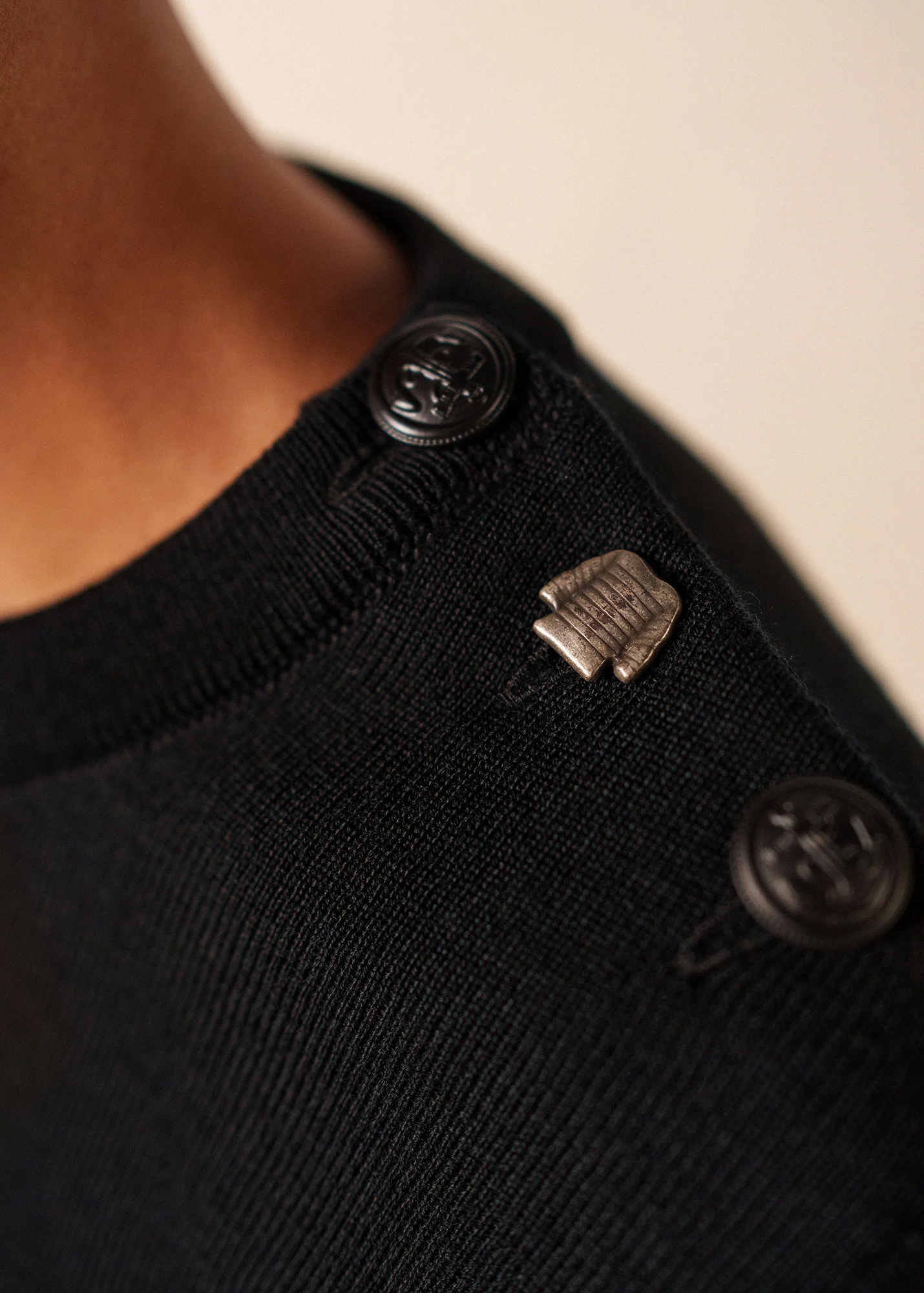 Pull marin uni Brégançon - en laine (NOIR) - Image 5